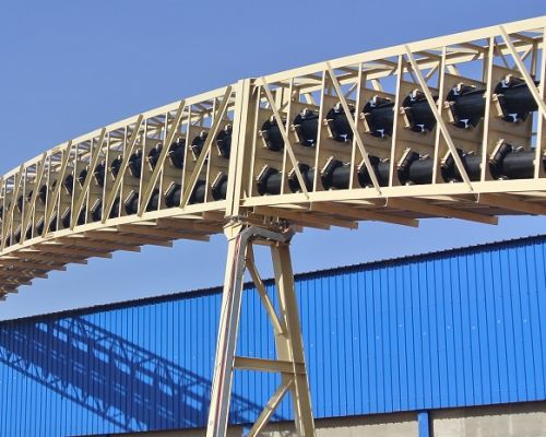 Potrubn&iacute; p&aacute;sov&yacute; dopravn&iacute;k pro sypk&eacute; materi&aacute;ly